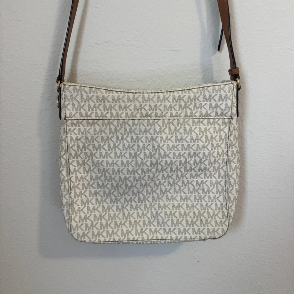 Michael Kors Jetsetter Crossbody